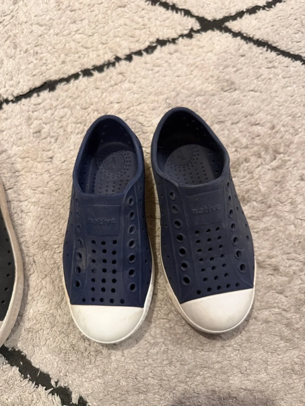 Native Jefferson Slip-On Sneakers in Black and Navy c10 - Picture 5 of 6